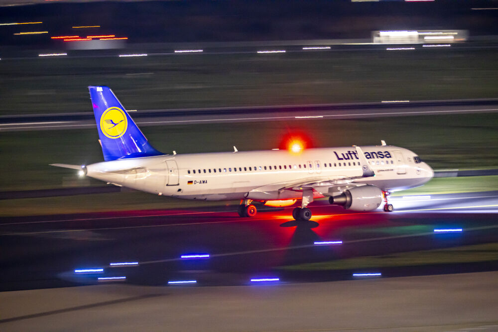 Leiche in Lufthansa-Maschine entdeckt! Schrecklicher Fund erschüttert Flughafenpersonal