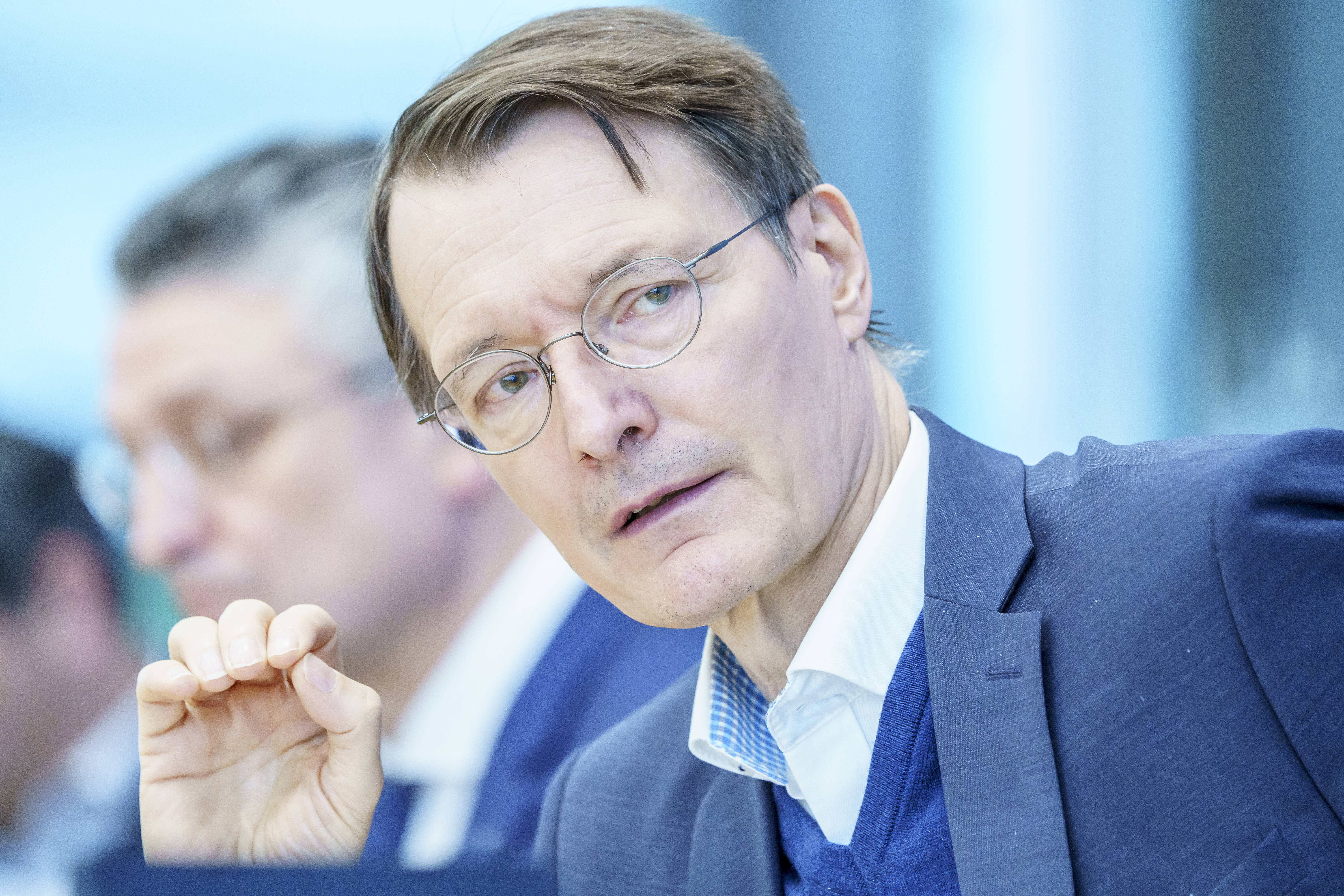 Viele Nebenwirkungen nach Booster-Impfungen entdeckt! Neue Studie - Impfgegner fühlen bestätigt!