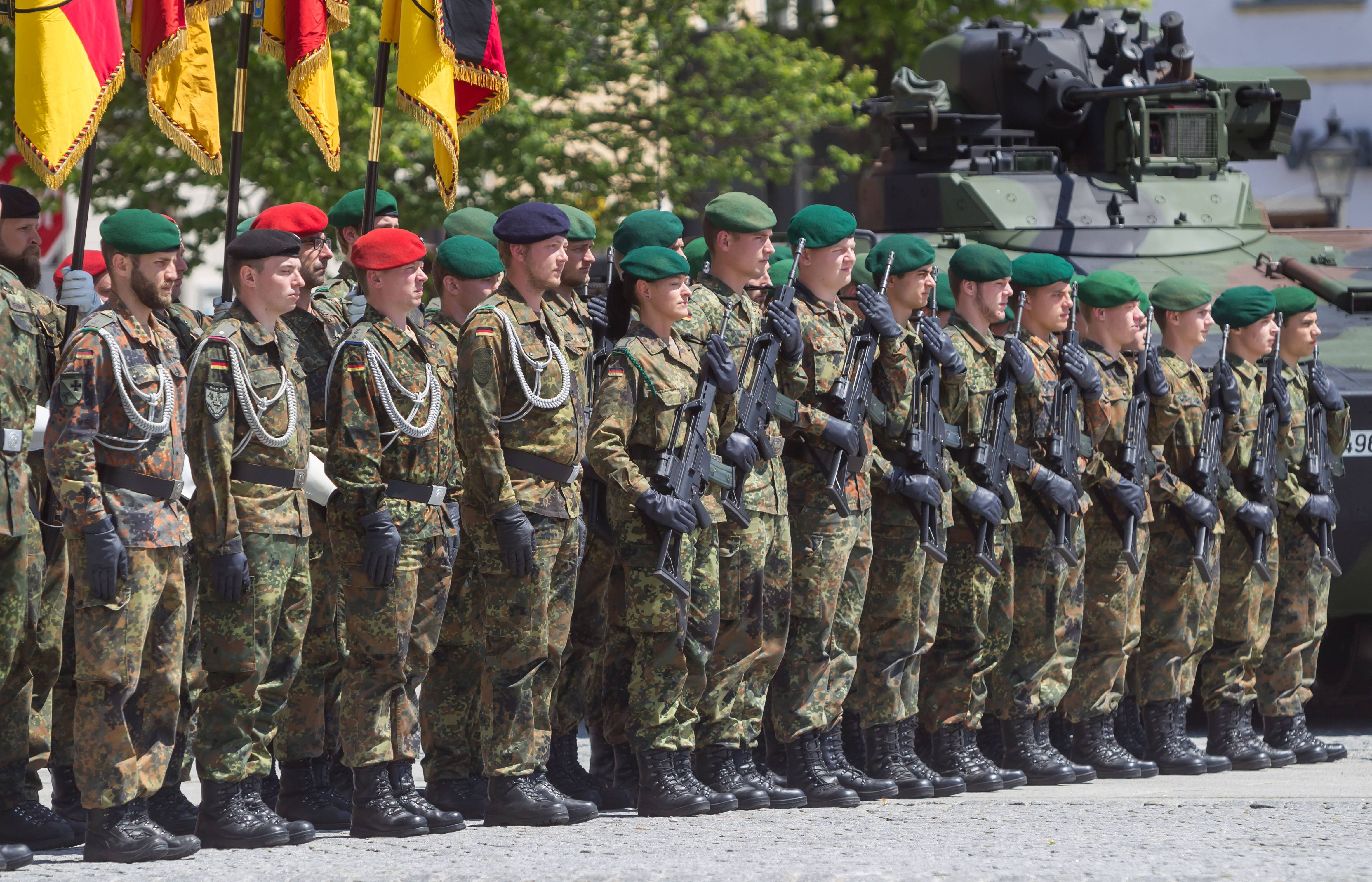 EILMELDUNG! Bundeswehrsoldat ersticht Kameradin (21) mit einem Messer! Scheußlicher Mord bei der Truppe!