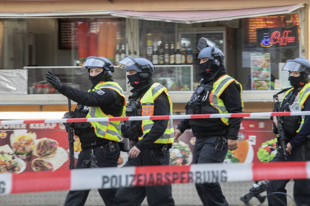 Tödlicher Anschlag auf die eigene Schule geplant - Polizei nimmt 2 dreizehnjährige Schüler fest!