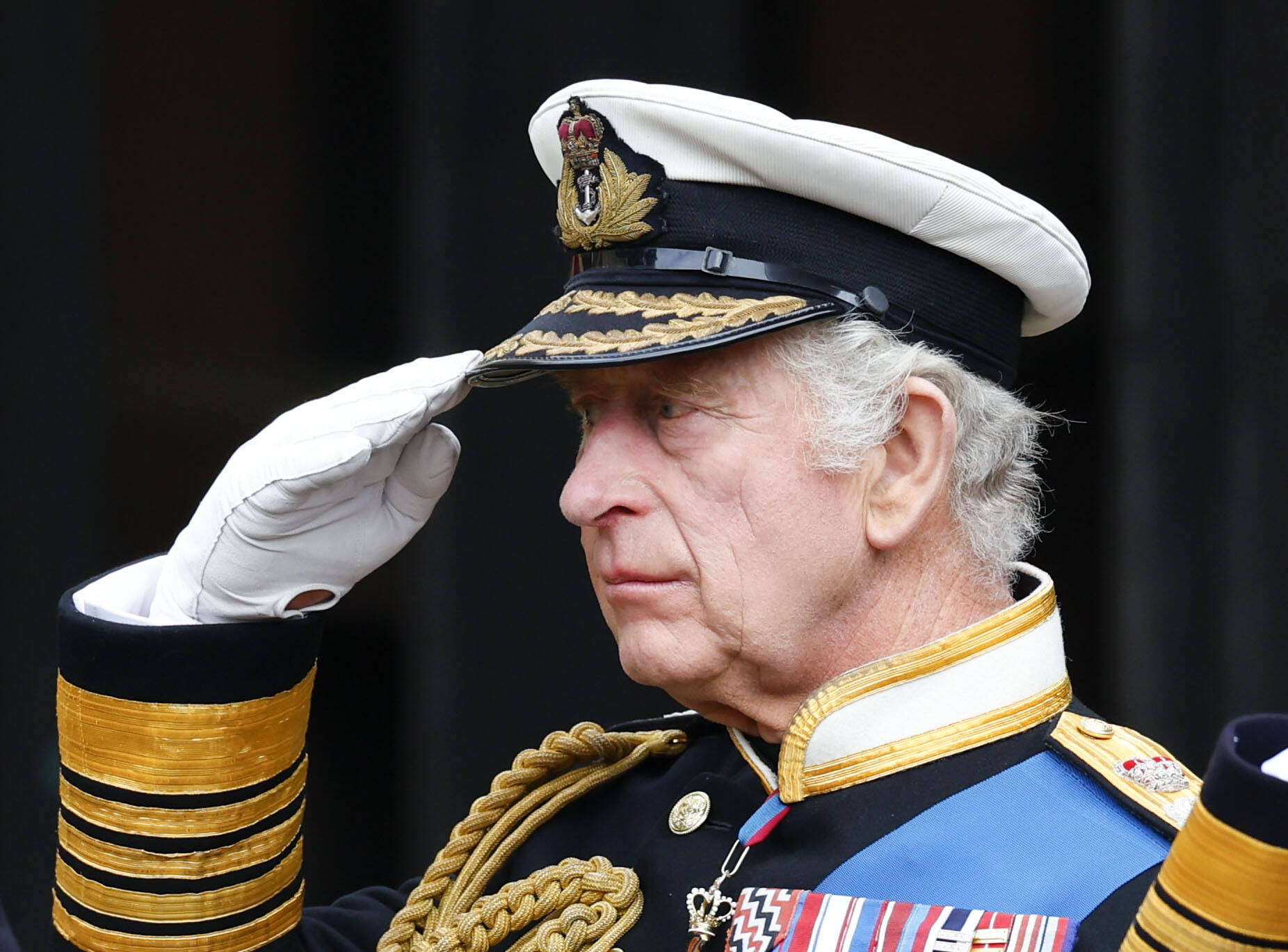 König Charles bricht mit Sohn Harry! Keine Gnade für den Prinz - Charles straft seinen jüngsten Spross knallhart ab!