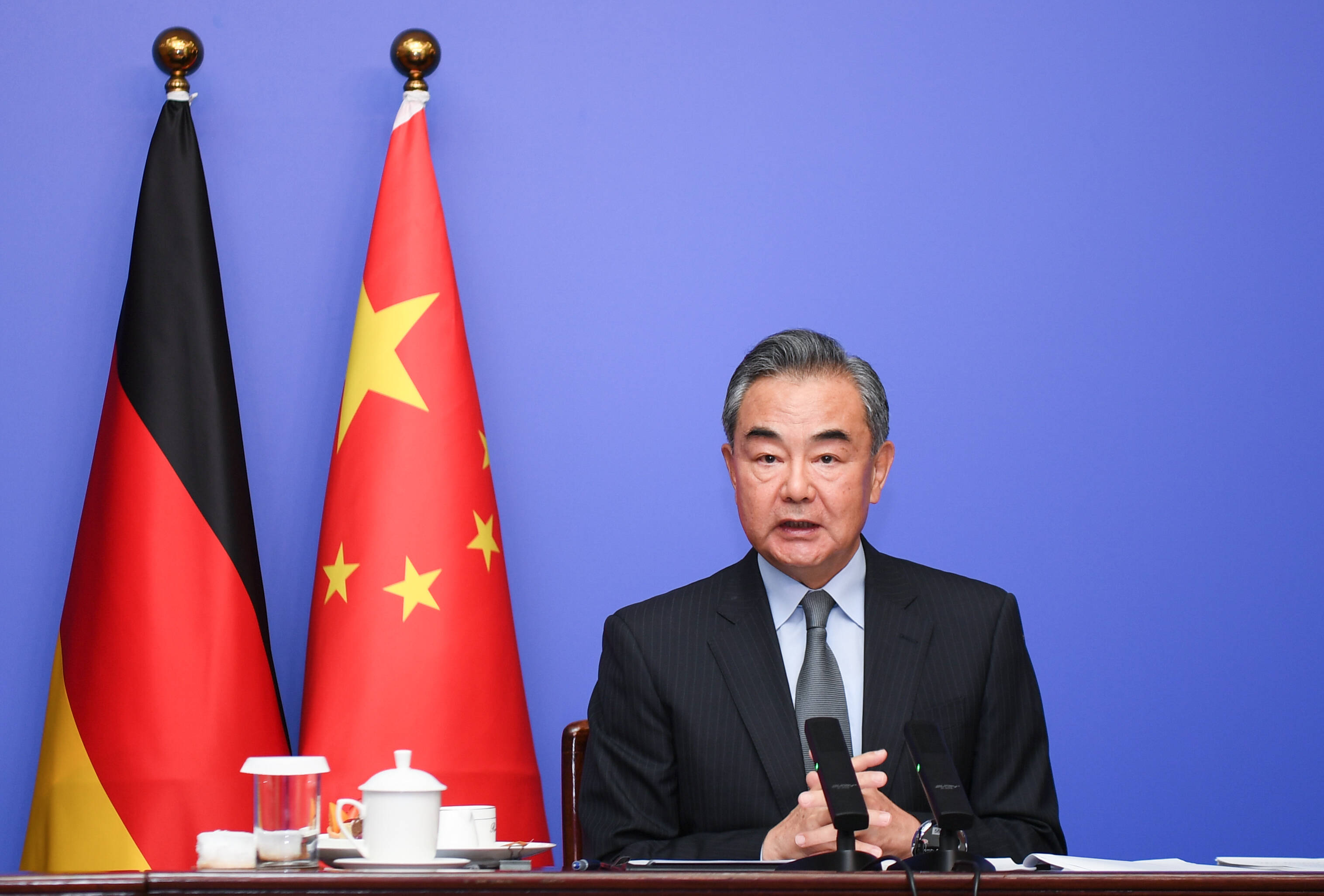 Chinesen wollen mitten in Deutschland nach Öl bohren! Bürger gehen auf die Barrikaden!