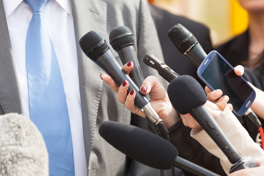 Irres Video! Frau versenkt Neuwagen in Hafenbecken - Handbremse vergessen!