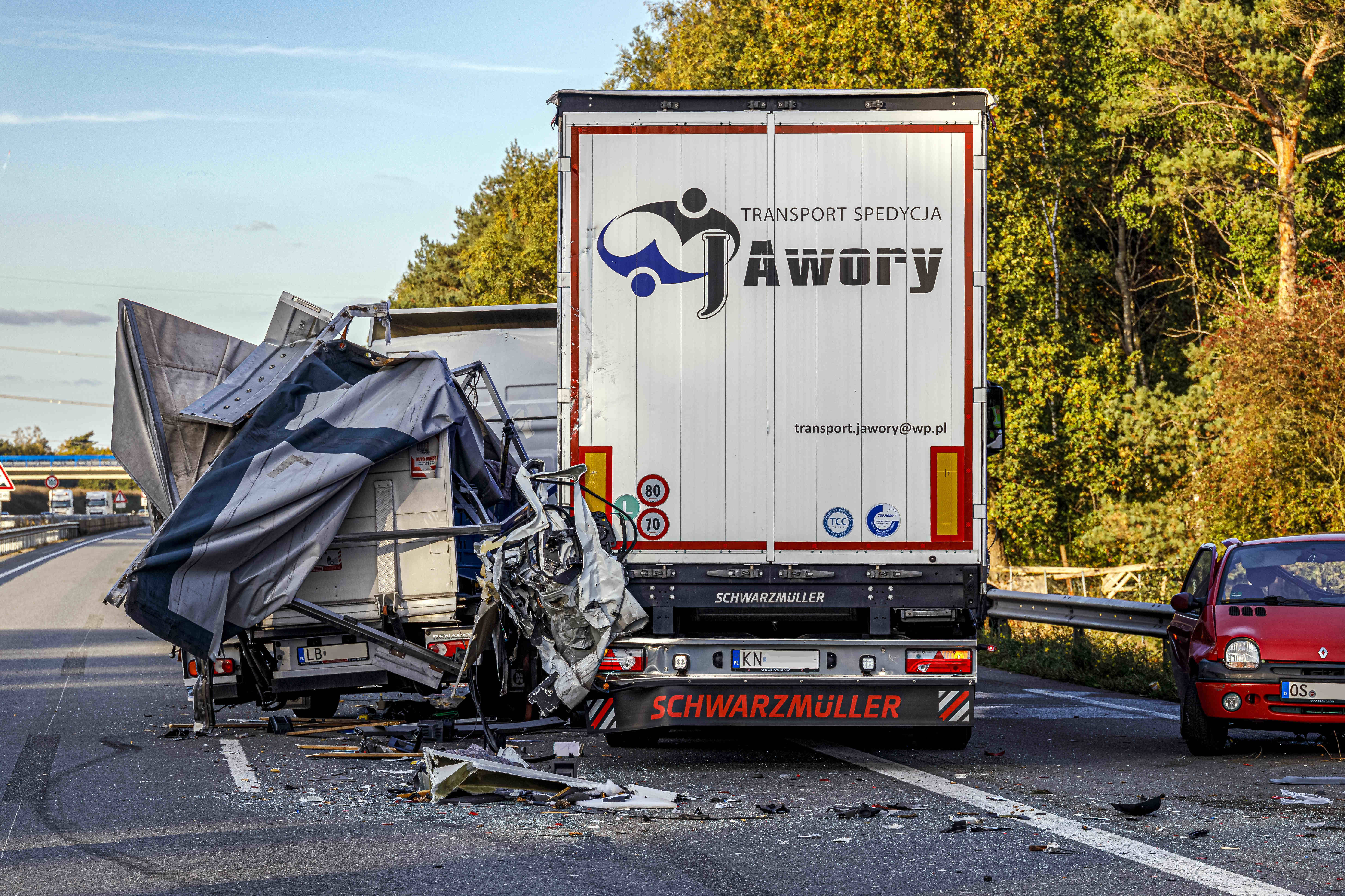 Zwei Tote auf der Autobahn - Vollsperrung! Horrorcrash und Rettungseinsatz!