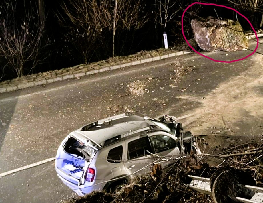 Erdrutsch begräbt SUV während der Fahrt! Massiver 10-Tonnen-Fels trifft SUV mit Anhänger