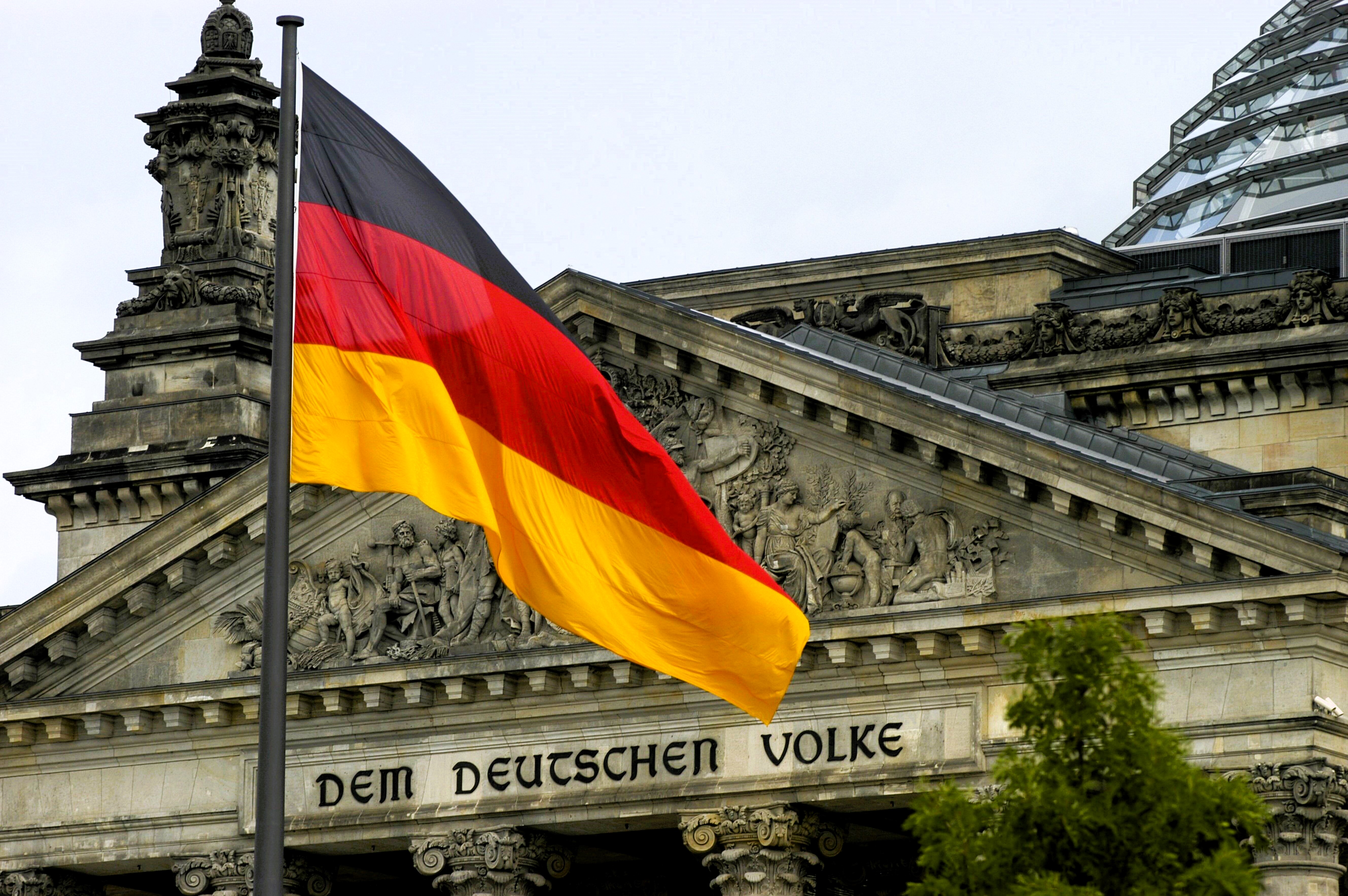 Deutscher Polizist von Messerangreifer getötet! Deutschland trauert um einen Helden - was macht das mit unserem Land?