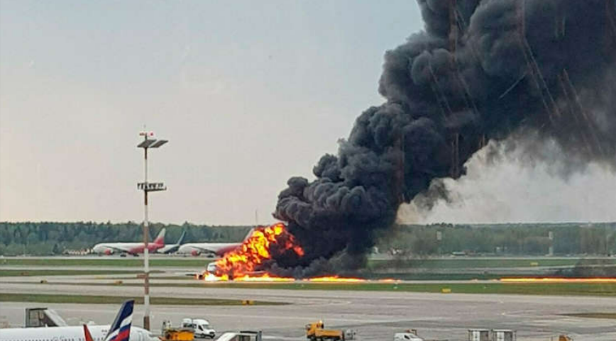 Familie stirbt bei Flugzeugabsturz - Pilot hatte keine Lizenz! Vater springt als einziger mit Fallschirm ab!
