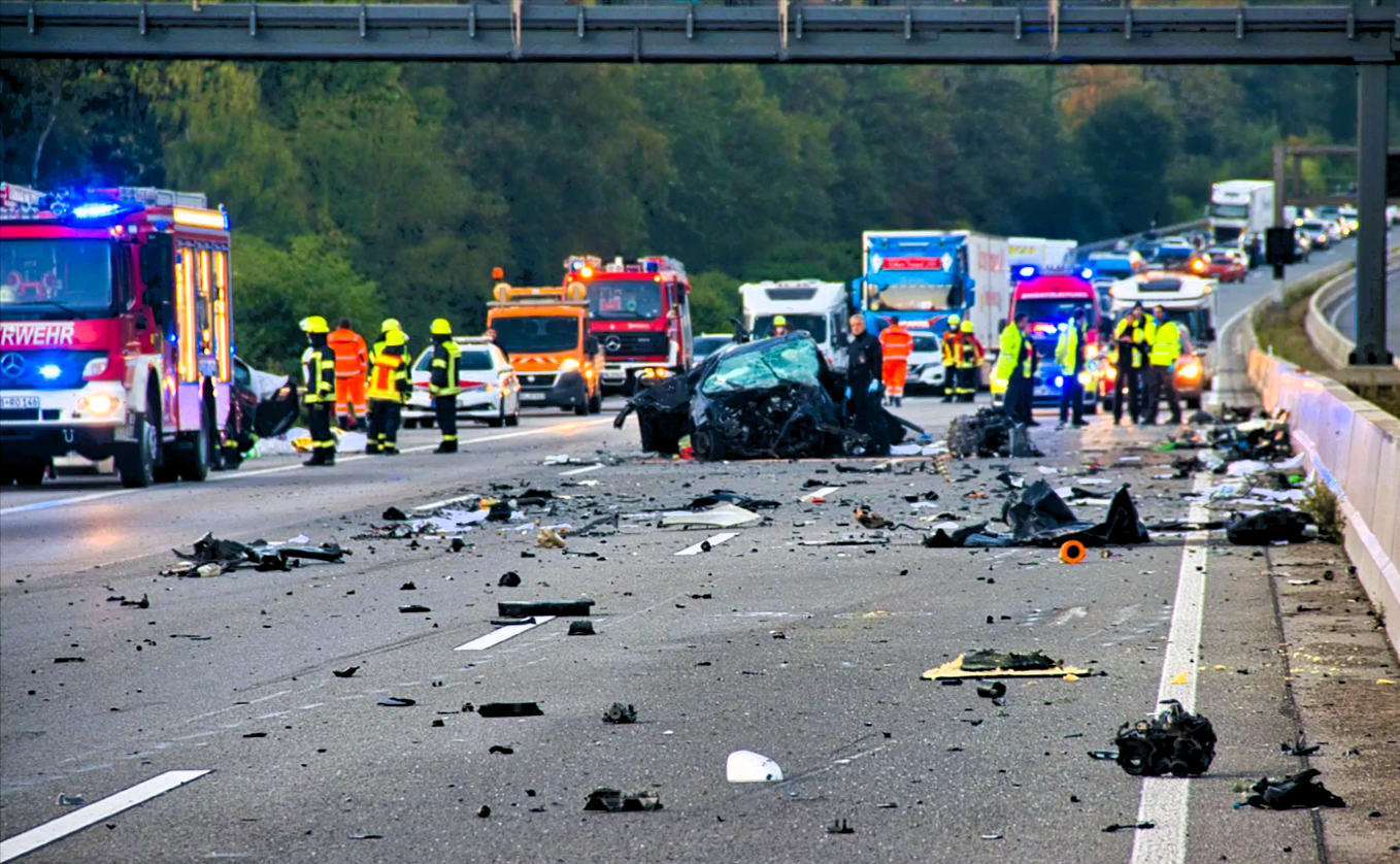 Vollsperrung! Massenkarambolage auf der Autobahn! Insgesamt 28 Personen in Unfall verwickelt