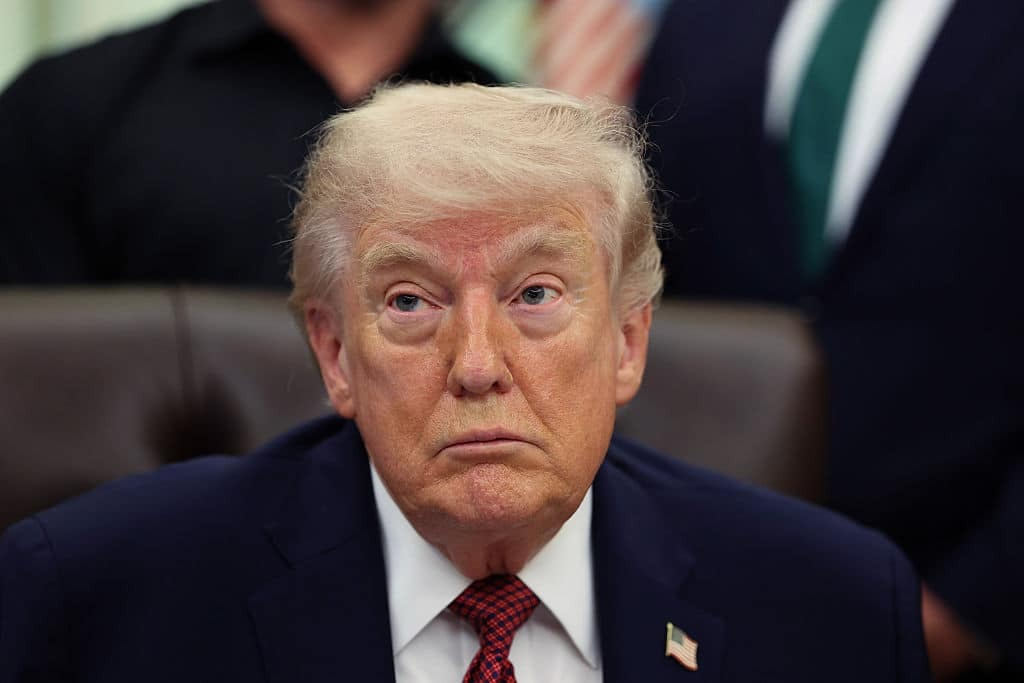 Trump waarschuwt Iran met bewerkte wapenfoto op Truth Social — wat betekent dit voor de gesprekken?