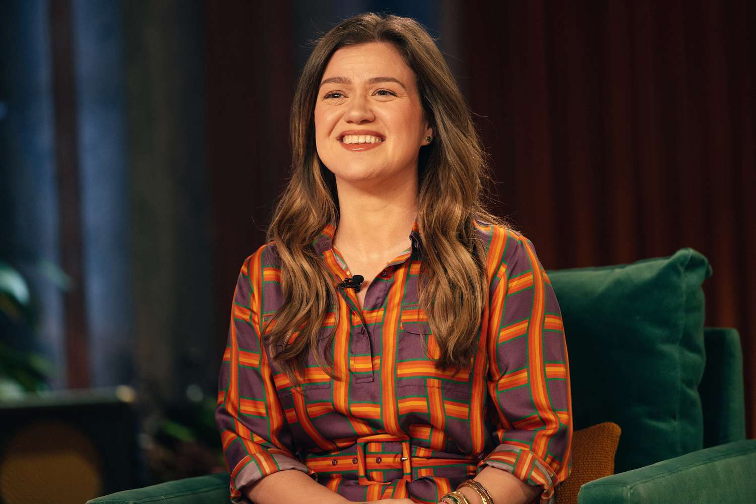 Kelly Clarkson’s Shirt Dress Moment: Designer Sold Out — Affordable Amazon Dupes from $33