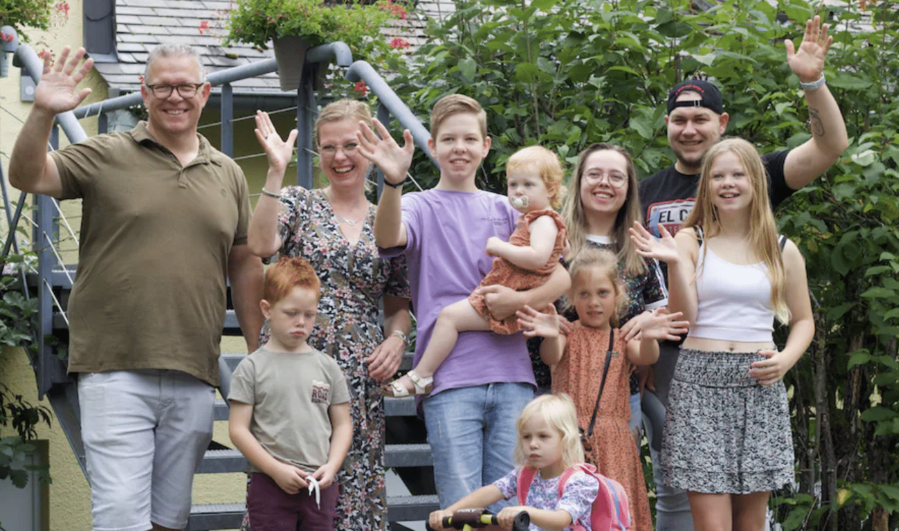Een Huis Vol-familie viert: tiende kind is geboren — dit is haar naam