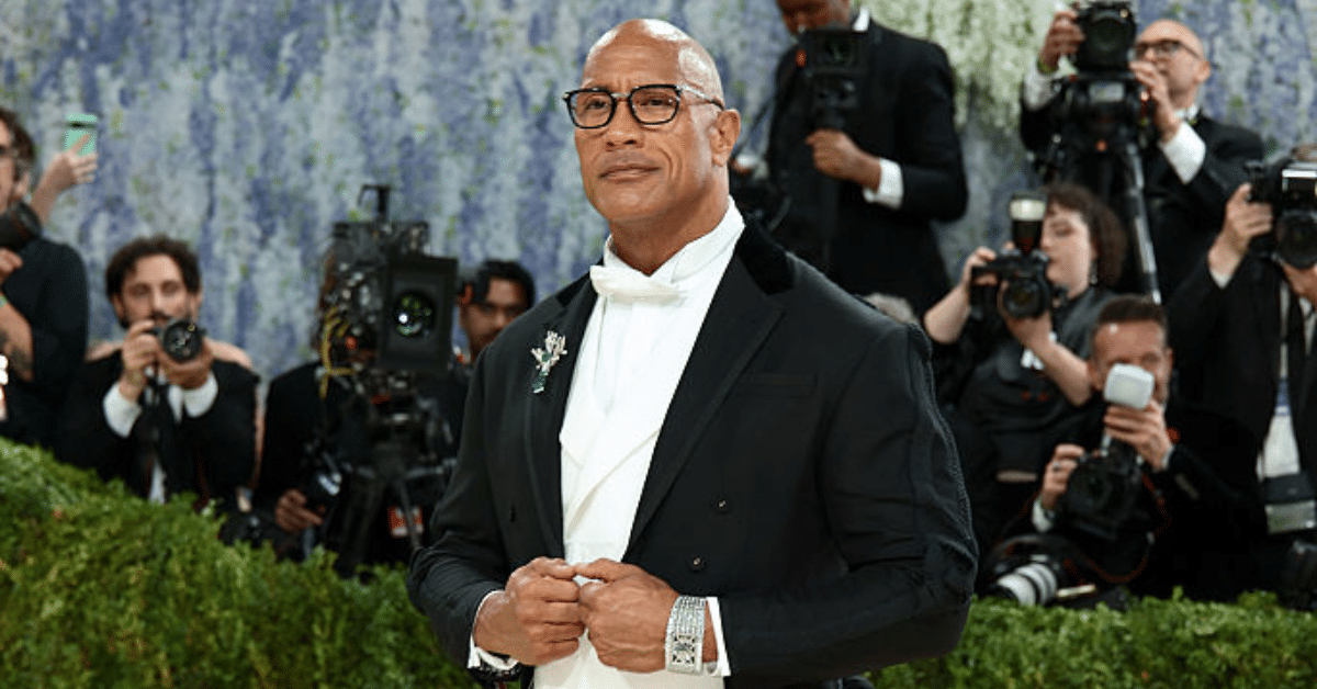 Dwayne Johnson verrast op Met Gala: ‘De meest mannelijke mannen dragen rokken’