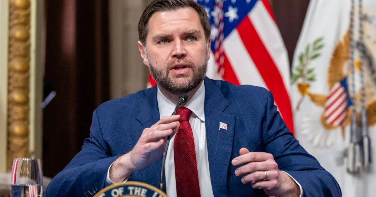 Embarrassing Iowa Gaffe: VP JD Vance Asks for Help on Stage — Critics Demand 'Cognitive Test'