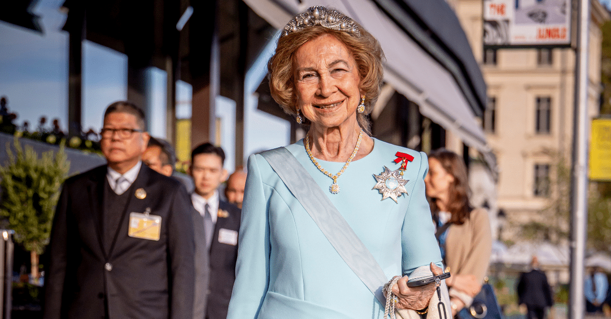 Koninklijk weerzien in Stockholm: Beatrix, Margrethe en koningin Sofía schitteren op Carl Gustafs 80ste