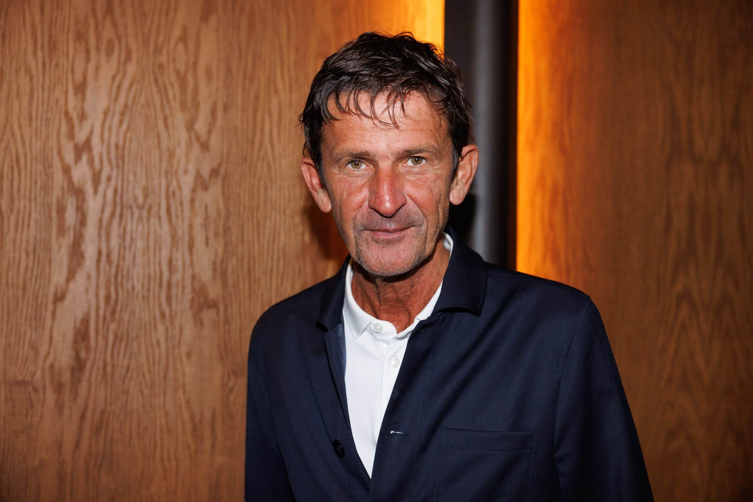 Cornald Maas slaat Songfestival-reis over: kiest voor thuis en hard oordeel over regels