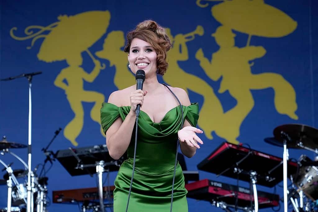 Raye verrast fans met acteerdebuut in misdaadthriller Lineage