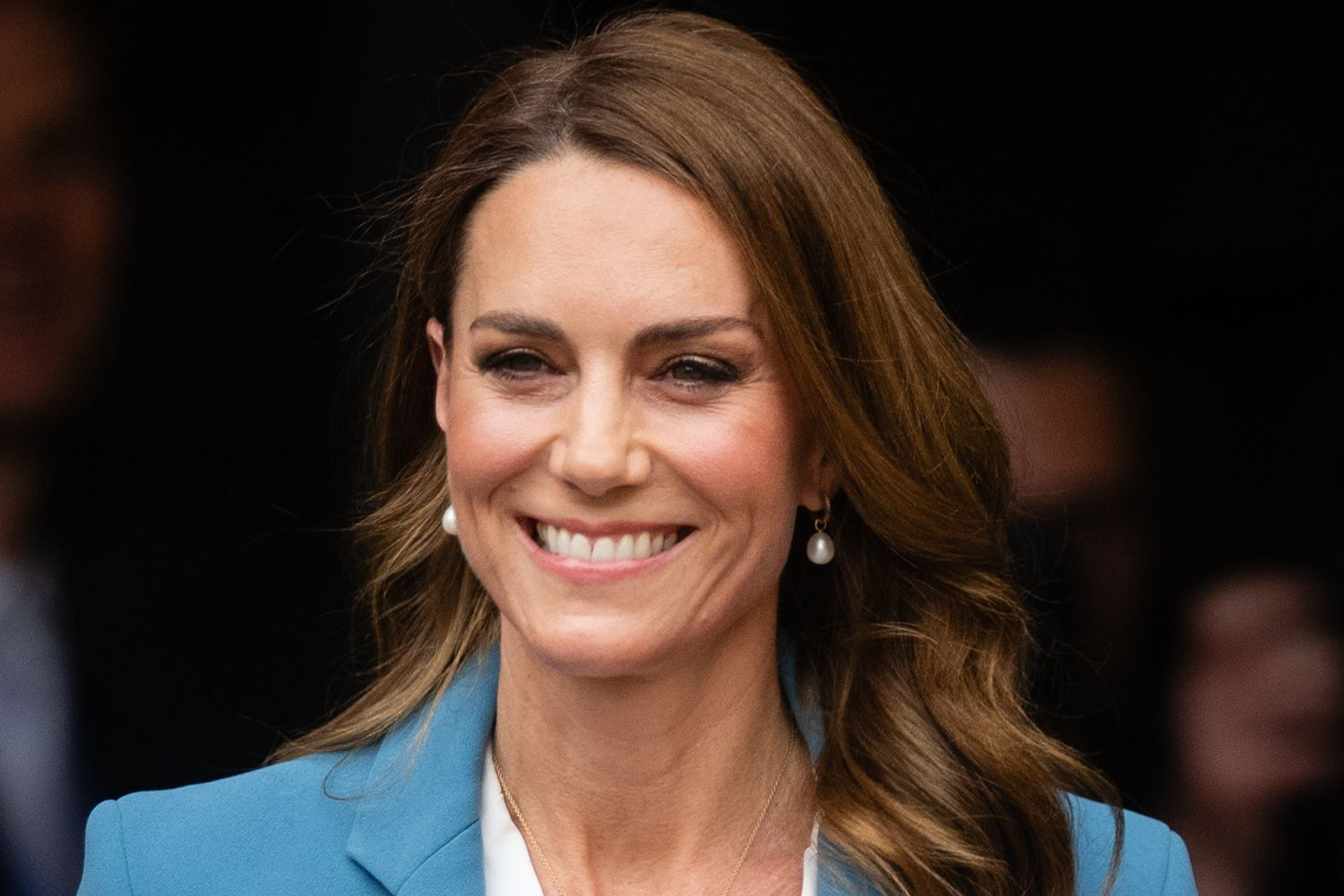 Kate Middleton’s Blue Surprise in Italy: A Stylish Return After Health News