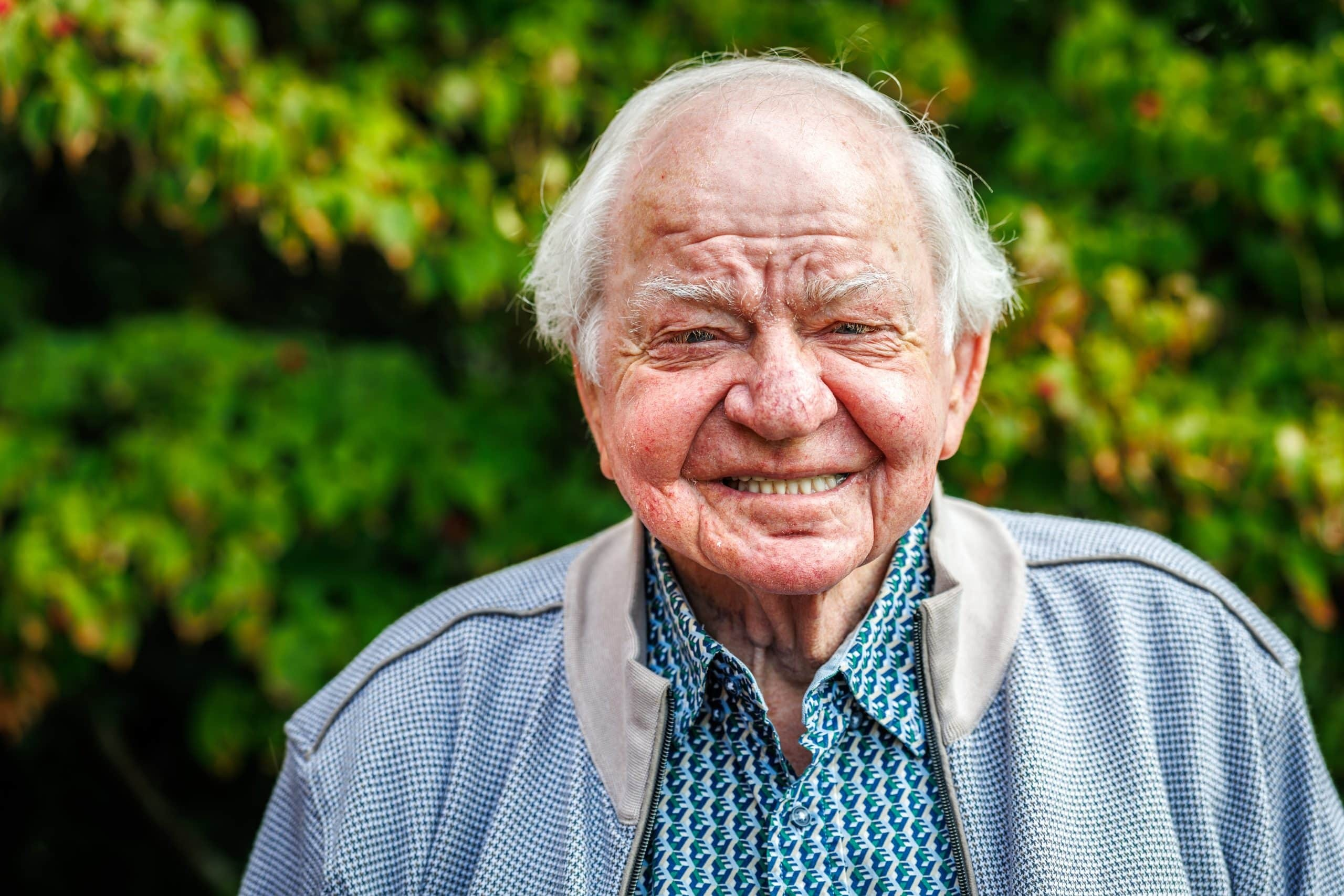 Adriaan (83) schittert weer: "Ik zei direct ja" voor nieuwe kinderfilm