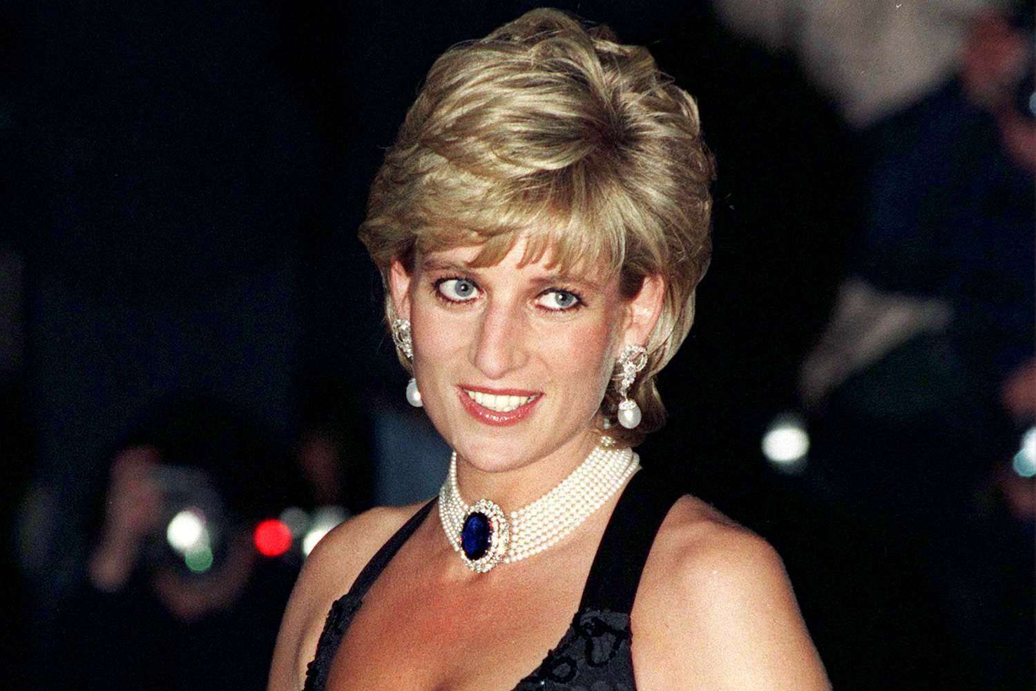 Which '90s Supermodel Nudged Princess Diana Into That Iconic Versace Moment?