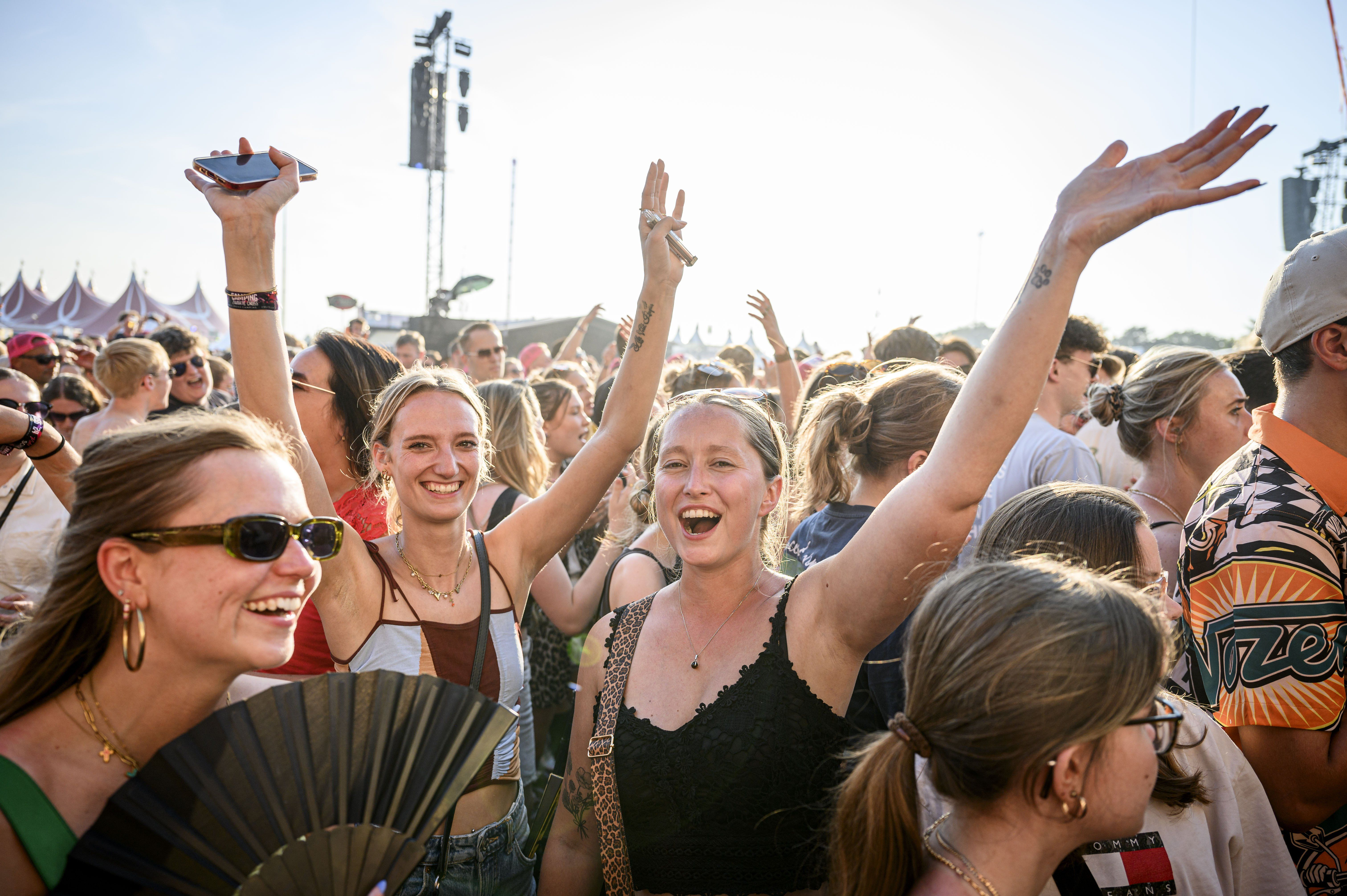 6 festival-essentials die je weekend écht redden