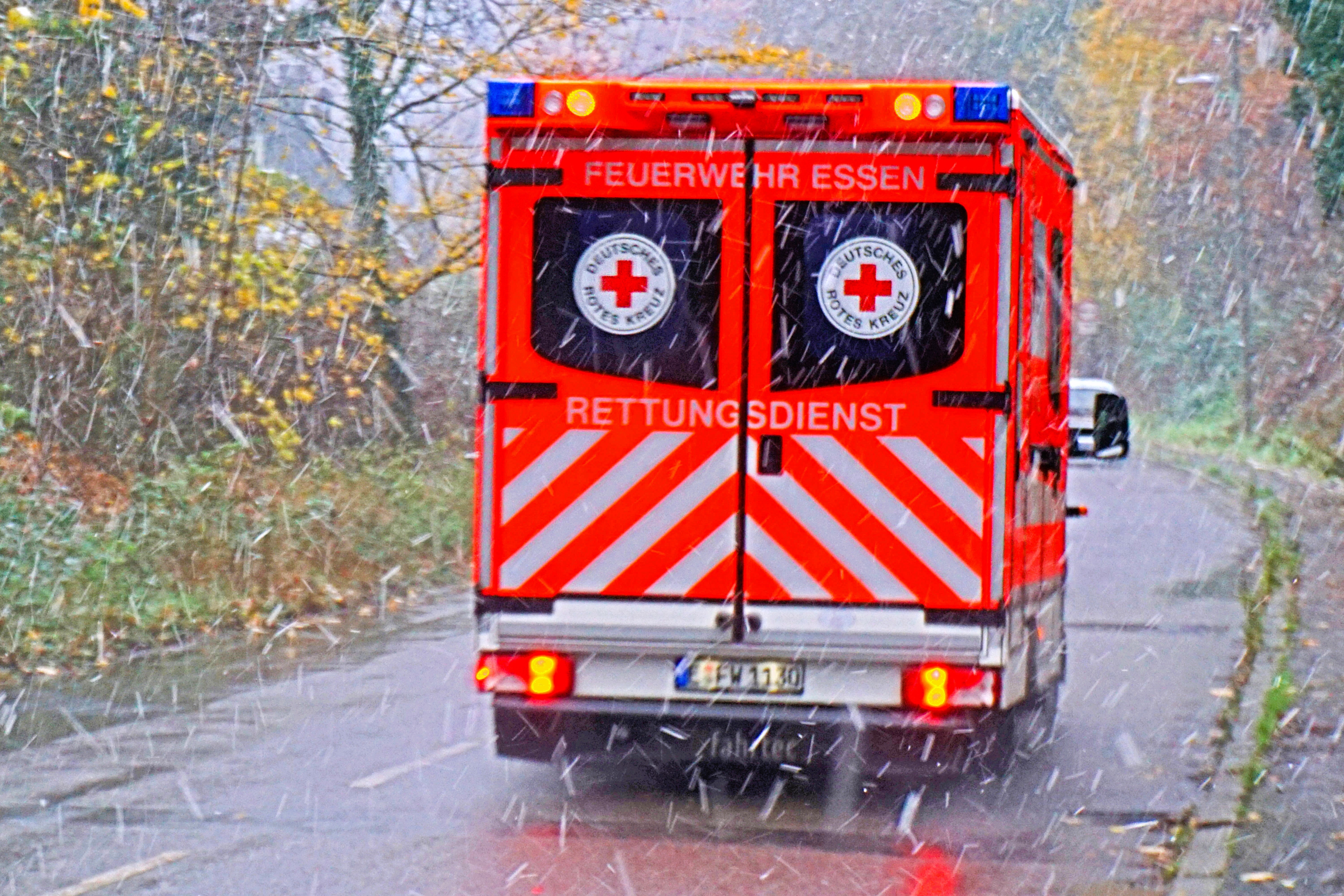 Horror-Unfall! 4 Menschen sterben auf der Autobahn, 3 Porsche beteiligt!