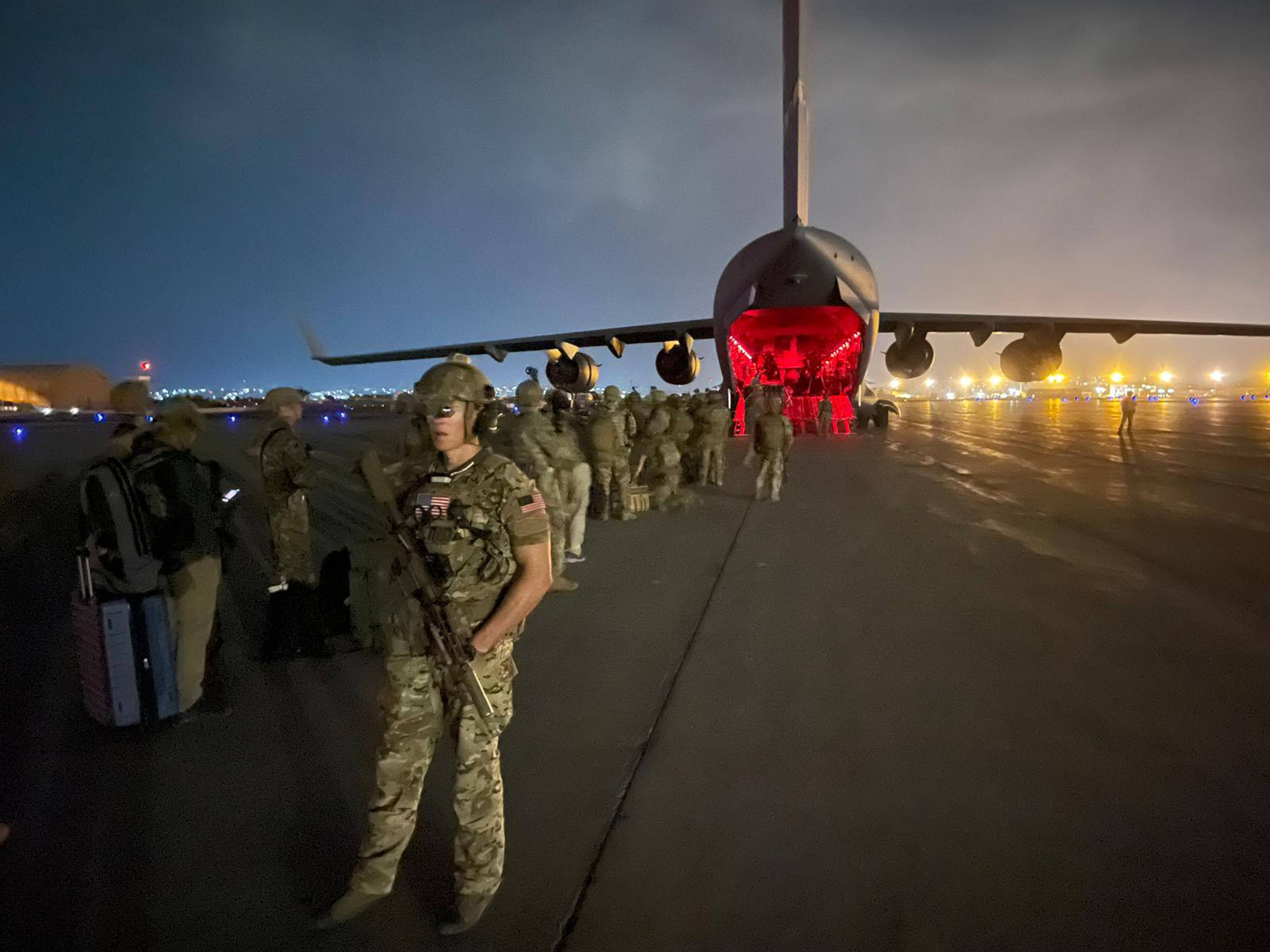 USA verlegen 101. Luftlandedivision an Ukraine-Grenze! "Bereit zum Kampf - wenn der Anruf kommt"!