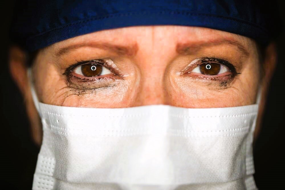 Mordversuch in Arztpraxis! Patient flippt in Wartezimmer aus und attackiert andere Patientin!